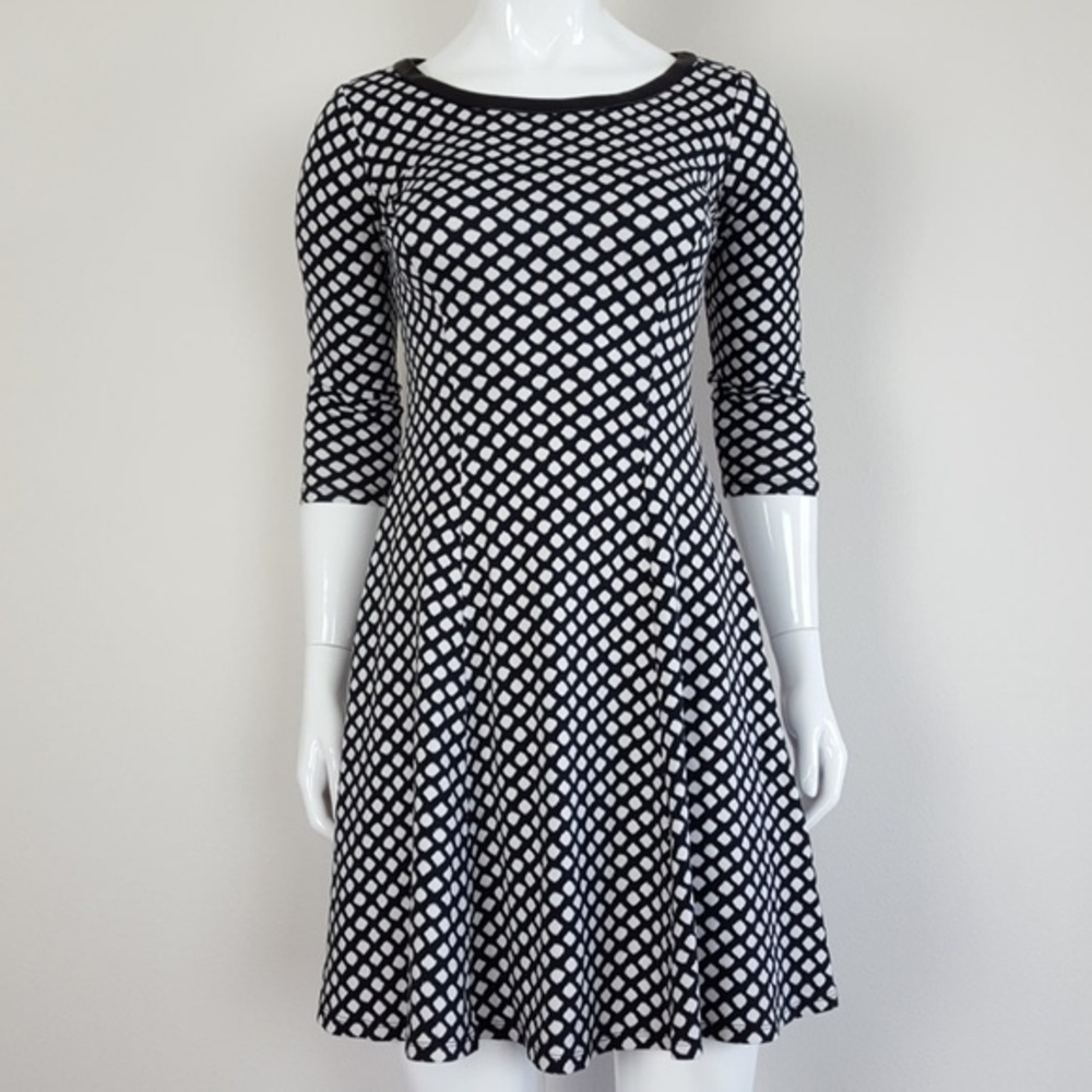 New York & Company Black & White Skater Dress